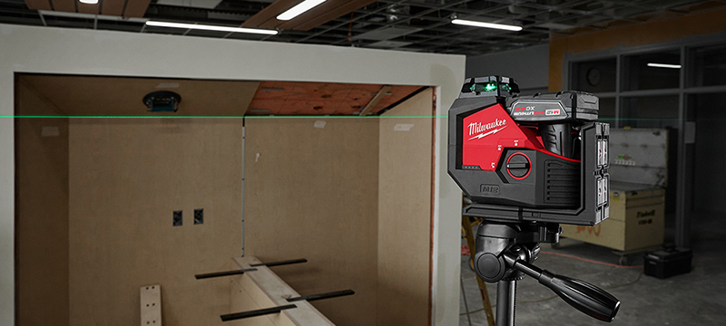 Milwaukee m12 green 360 laser in use