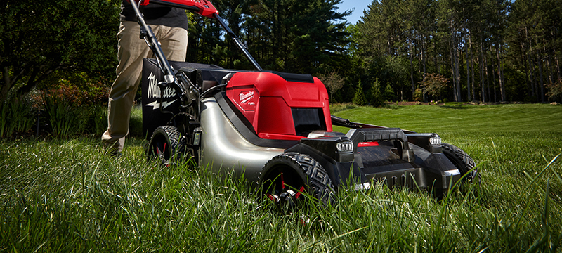 A closeup shot of the M18 FUEL 21-Inch Self-Propelled Dual Battery Mower.