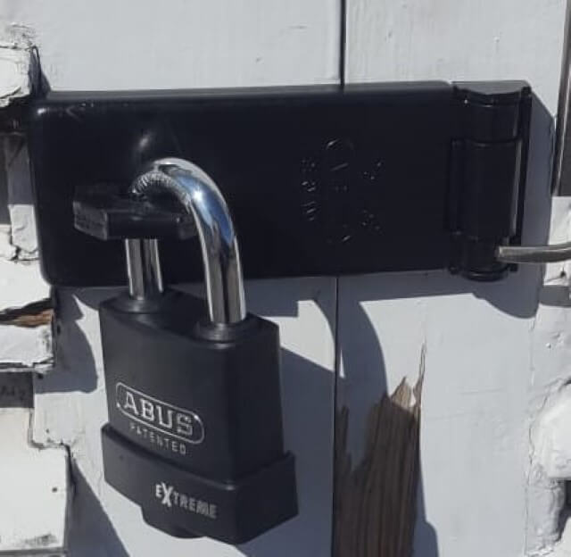 Haspe and staple gate lock